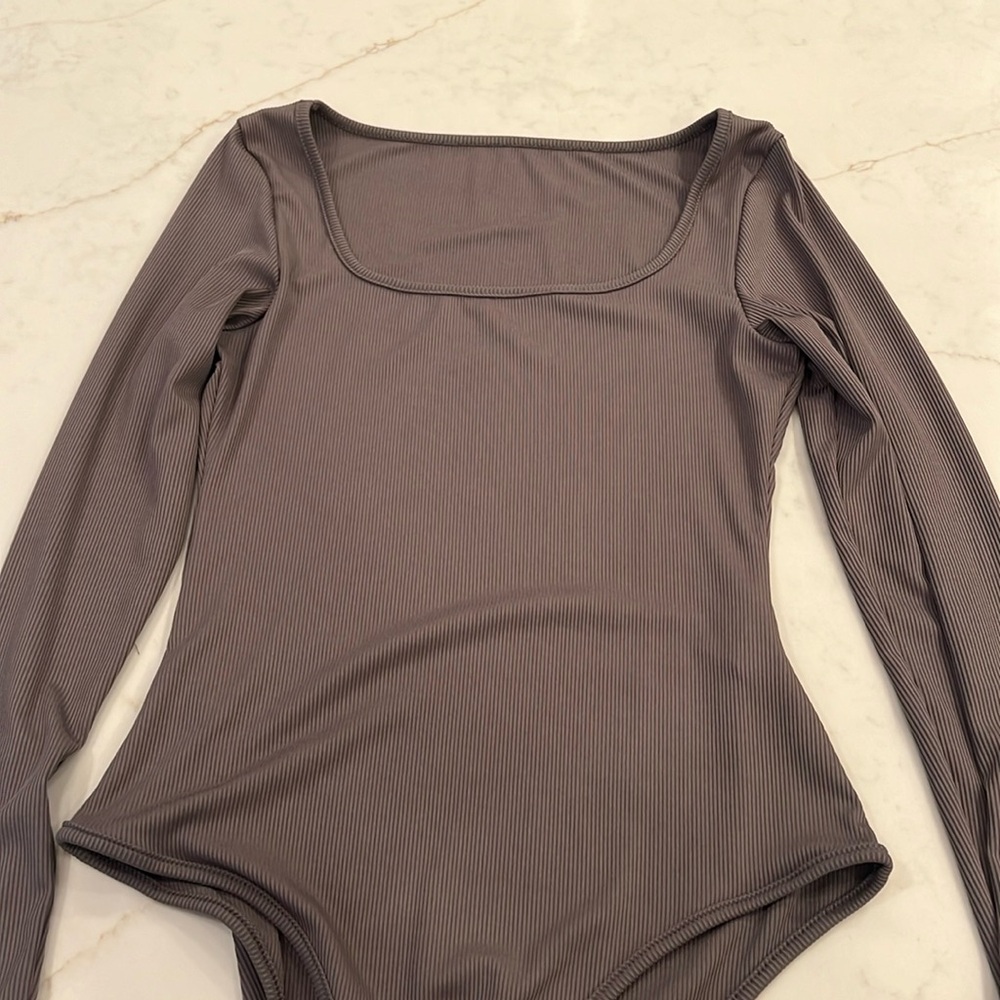 Basic grey long sleeve body suit